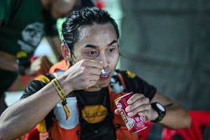 BIB: 160
                            <button type="button" onclick="openModal(22360099)" class="btn btn-primary btn-sm float-right btn-popup" data-toggle="modal" data-target=".modal-high-quality">
                        <i class="fas fa-shopping-cart"></i> Add to Cart
                    </button>
                                            <button type="button" onclick="isThisMe(22360099, true)" class="btn btn-success btn-sm float-right btn-popup btn-isme hidden" data-toggle="tooltip" data-placement="bottom" title="นี่คือรูปของคุณใช่ไหม คลิกที่นี่เพื่อเอาเข้าอัลบั้ม">
                        <i class="fas fa-plus"></i> Add to album
                    </button>
                    <button type="button" onclick="isThisMe(22360099, false)" class="btn btn-warning btn-sm float-right btn-popup btn-isnotme hidden">
                        <i class="fas fa-ban"></i> Remove from album
                    </button>